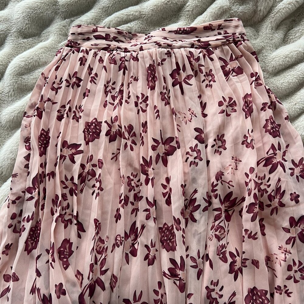 WD-NY pink skirt with adorable floral design. So cute for the spring. - Picture 6 of 6